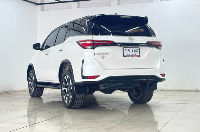 Fortuner 2.4 Legender Black Top (MY20) AT - ภาพย่อที่ 8