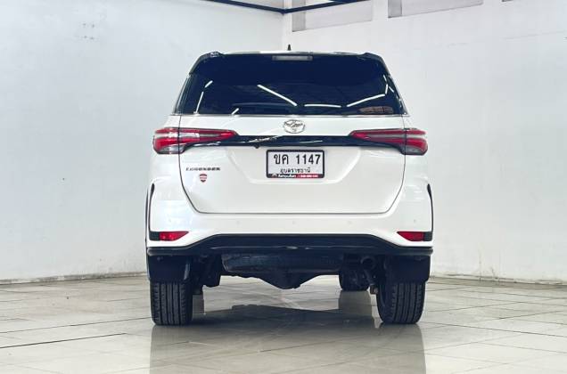 Fortuner 2.4 Legender Black Top (MY20) AT - ภาพย่อที่ 7