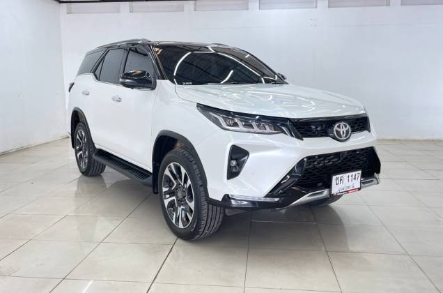 Fortuner 2.4 Legender Black Top (MY20) AT - ภาพย่อที่ 12