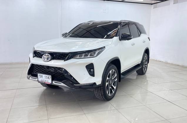 Fortuner 2.4 Legender Black Top (MY20) AT - ภาพย่อที่ 13