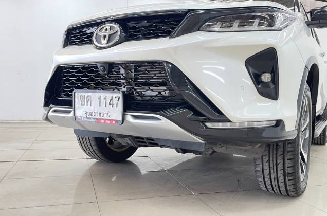 Fortuner 2.4 Legender Black Top (MY20) AT - ภาพย่อที่ 15