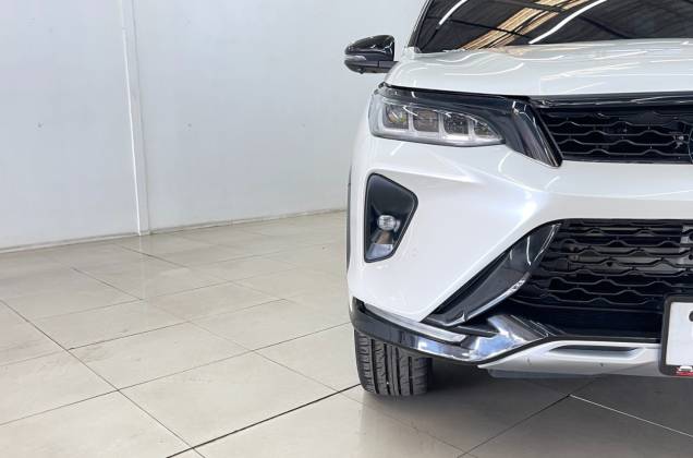 Fortuner 2.4 Legender Black Top (MY20) AT - ภาพย่อที่ 16