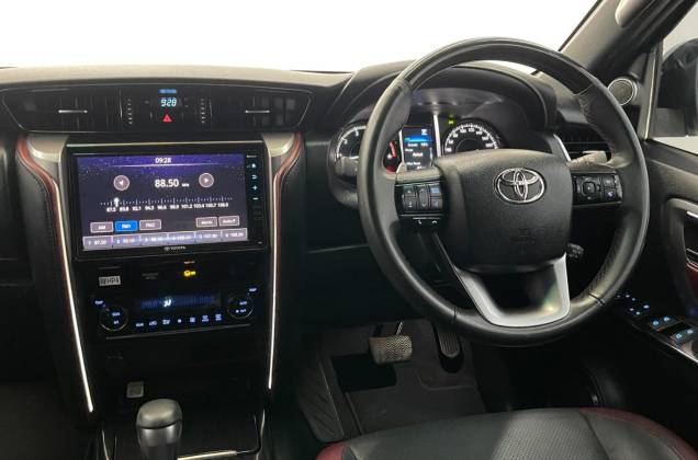 Fortuner 2.4 Legender Black Top (MY20) AT - ภาพย่อที่ 36