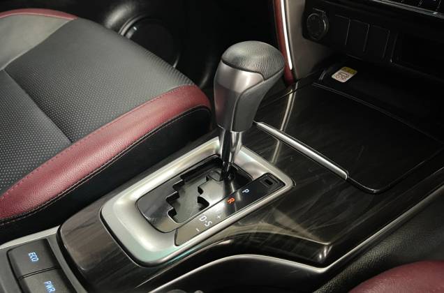 Fortuner 2.4 Legender Black Top (MY20) AT - ภาพย่อที่ 38