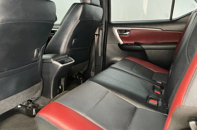 Fortuner 2.4 Legender Black Top (MY20) AT - ภาพย่อที่ 32