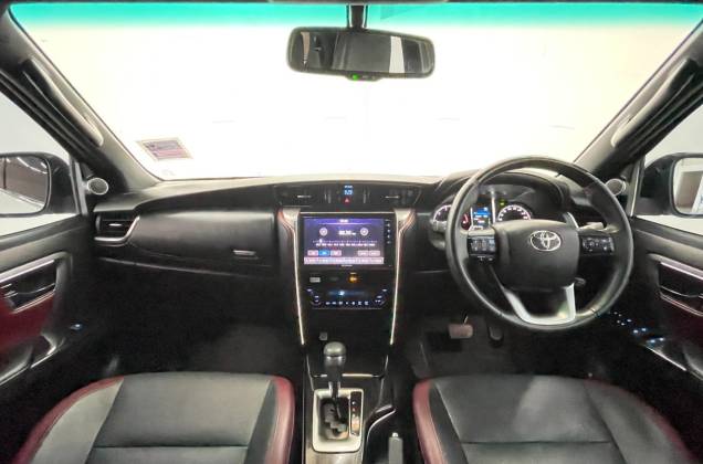 Fortuner 2.4 Legender Black Top (MY20) AT - ภาพย่อที่ 35