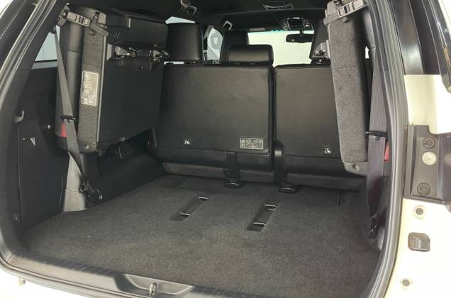 Fortuner 2.4 Legender Black Top (MY20) AT - ภาพย่อที่ 34