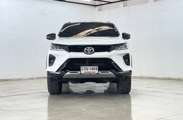 Fortuner 2.4 Legender Black Top (MY20) AT* - ภาพย่อที่ 3