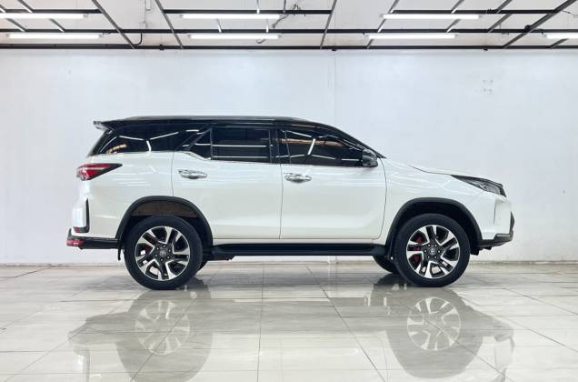 Fortuner 2.4 Legender Black Top (MY20) AT* - ภาพย่อที่ 37