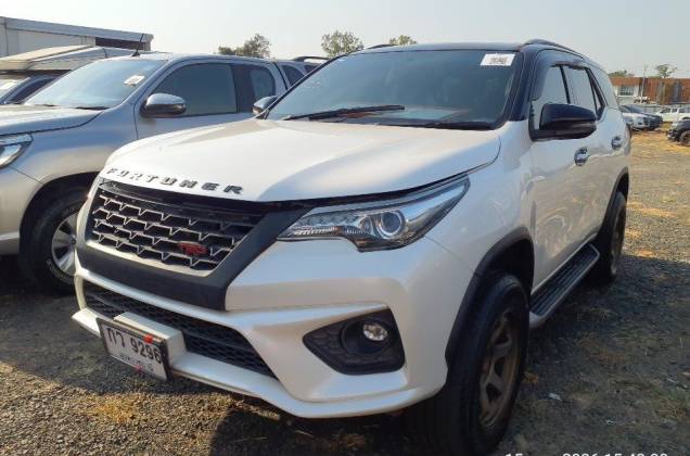 Fortuner 2.8 V TRD Sportivo ll Black Top 4WD (MY15) (MNC) AT