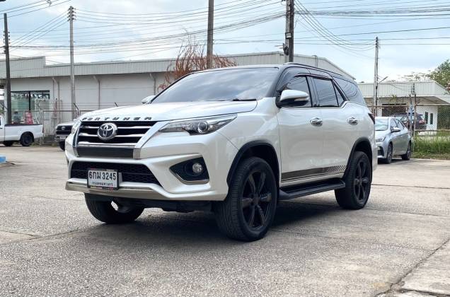 Fortuner 2.8  V TRD Sportivo Black Top (MY15) (MNC) AT