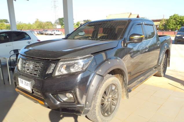 NP300 Navara Double Cab 2.5 E Calibre Black Editon ll MT