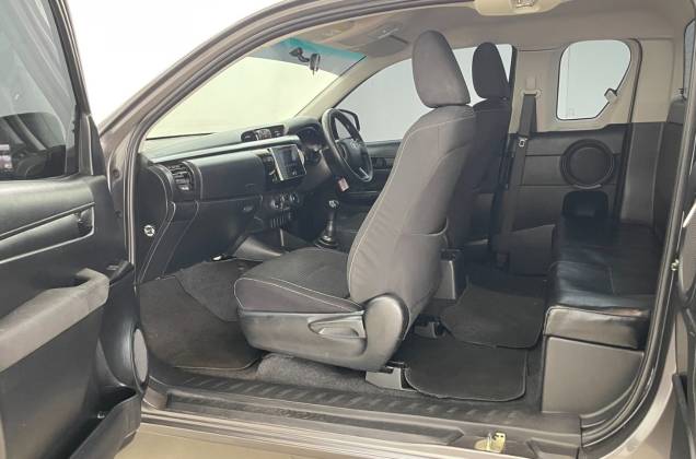 Hilux Revo Smart Cab 2.4 J Plus Z Edition (MY18) MT - ภาพย่อที่ 31