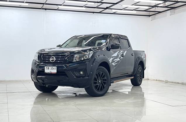 NP300 Navara Double Cab 2.5 E Calibre Black Editon ll MT