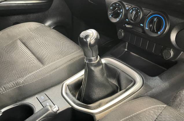 Hilux Revo Smart Cab 2.4 Mid Z Edition (MY22) MT - ภาพย่อที่ 35