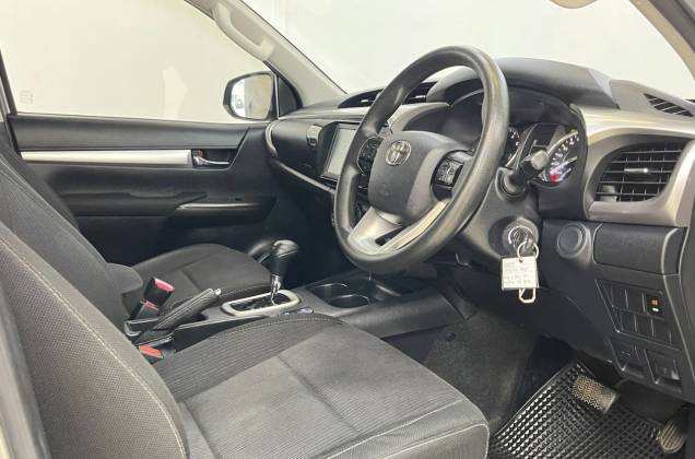 Hilux Revo Double Cab 2.4 Entry Prerunner (MY20) AT - ภาพย่อที่ 29