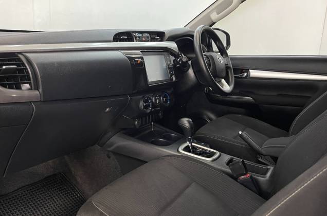 Hilux Revo Double Cab 2.4 Entry Prerunner (MY20) AT - ภาพย่อที่ 31