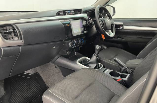 Hilux Revo Double Cab 2.4 Mid Z Edition (MY24) MT - ภาพย่อที่ 31